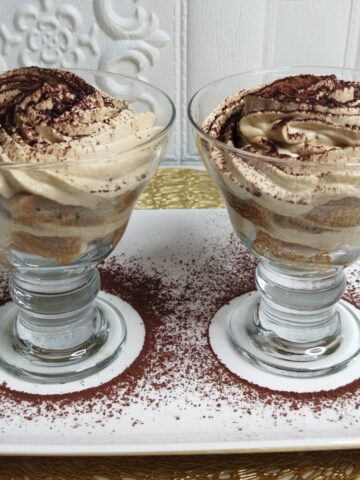 Tiramisu with coffee and cream cheese.